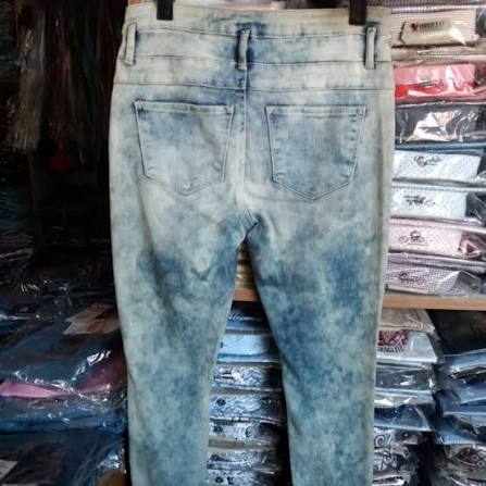Cara Menghitamkan Celana Jeans Kusam